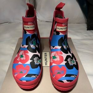 NEW Hunter Floral Chelsea Boot size 8